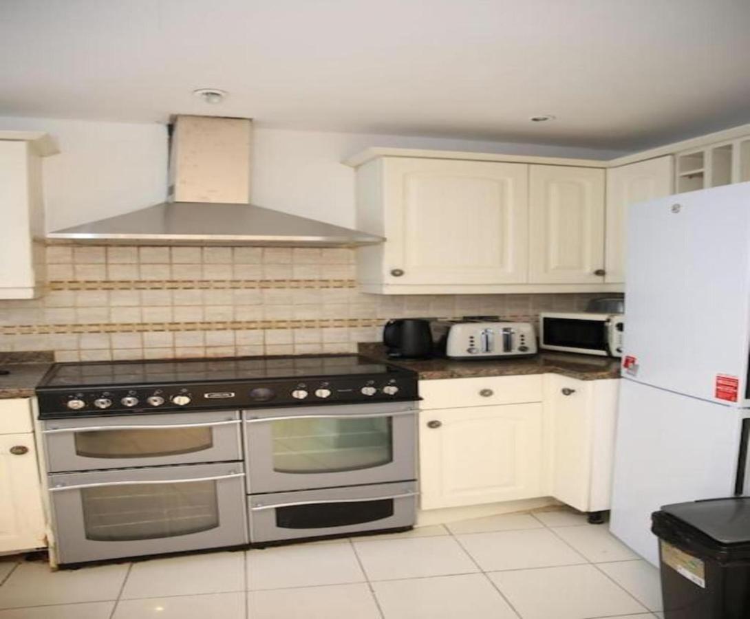 Timi Holiday Home Londra Dış mekan fotoğraf